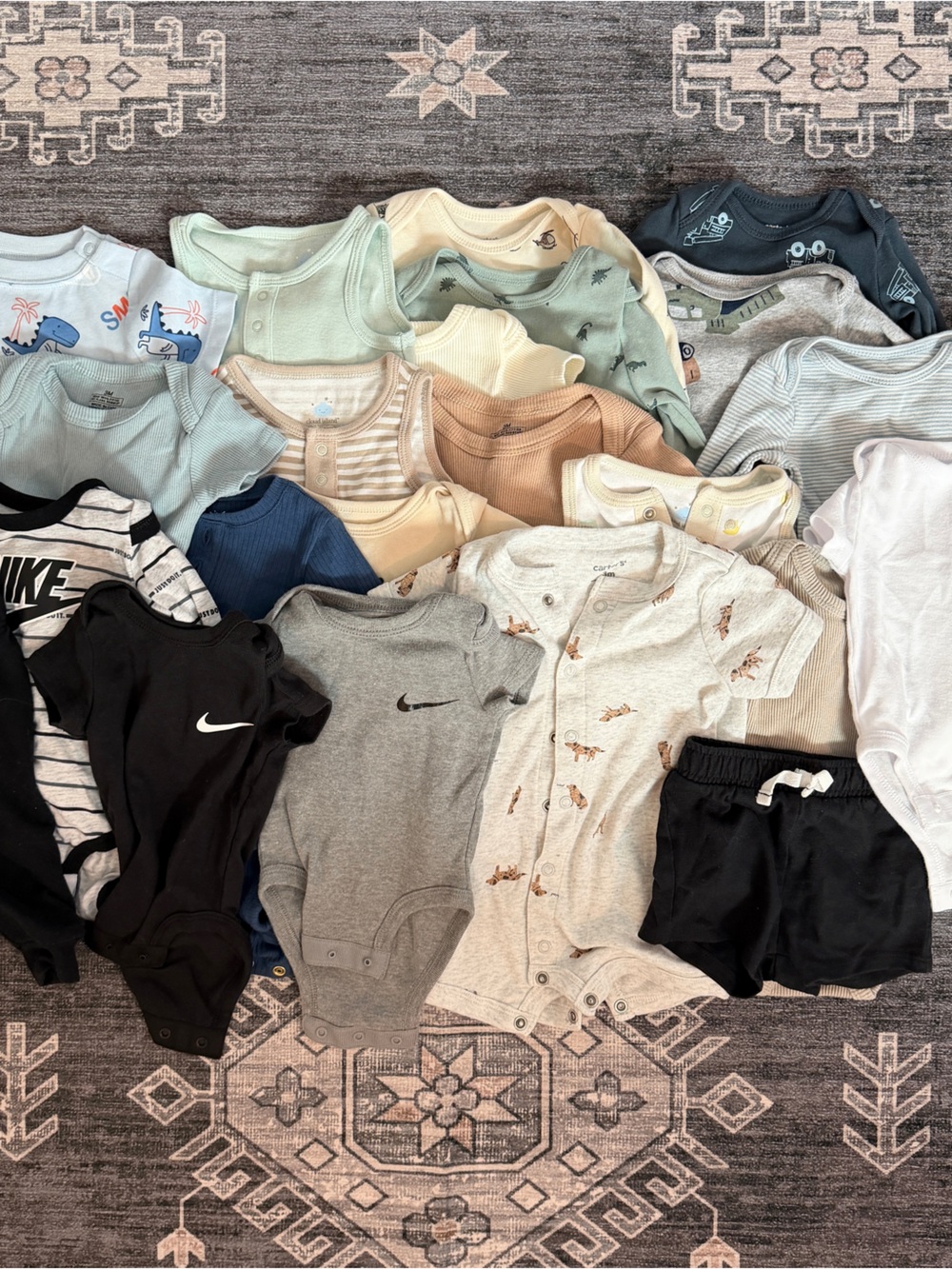 Bundle of Onesies and Bottoms mixed 0-3 Months